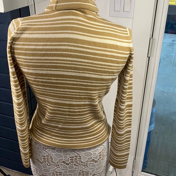 LOFT Tan and Cream Knit Sweater - Picture 3 of 7